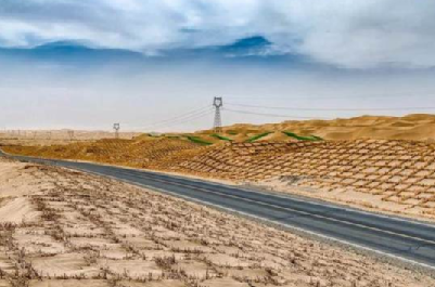 國(guó)內(nèi)首條零碳沙漠公路在新疆通車